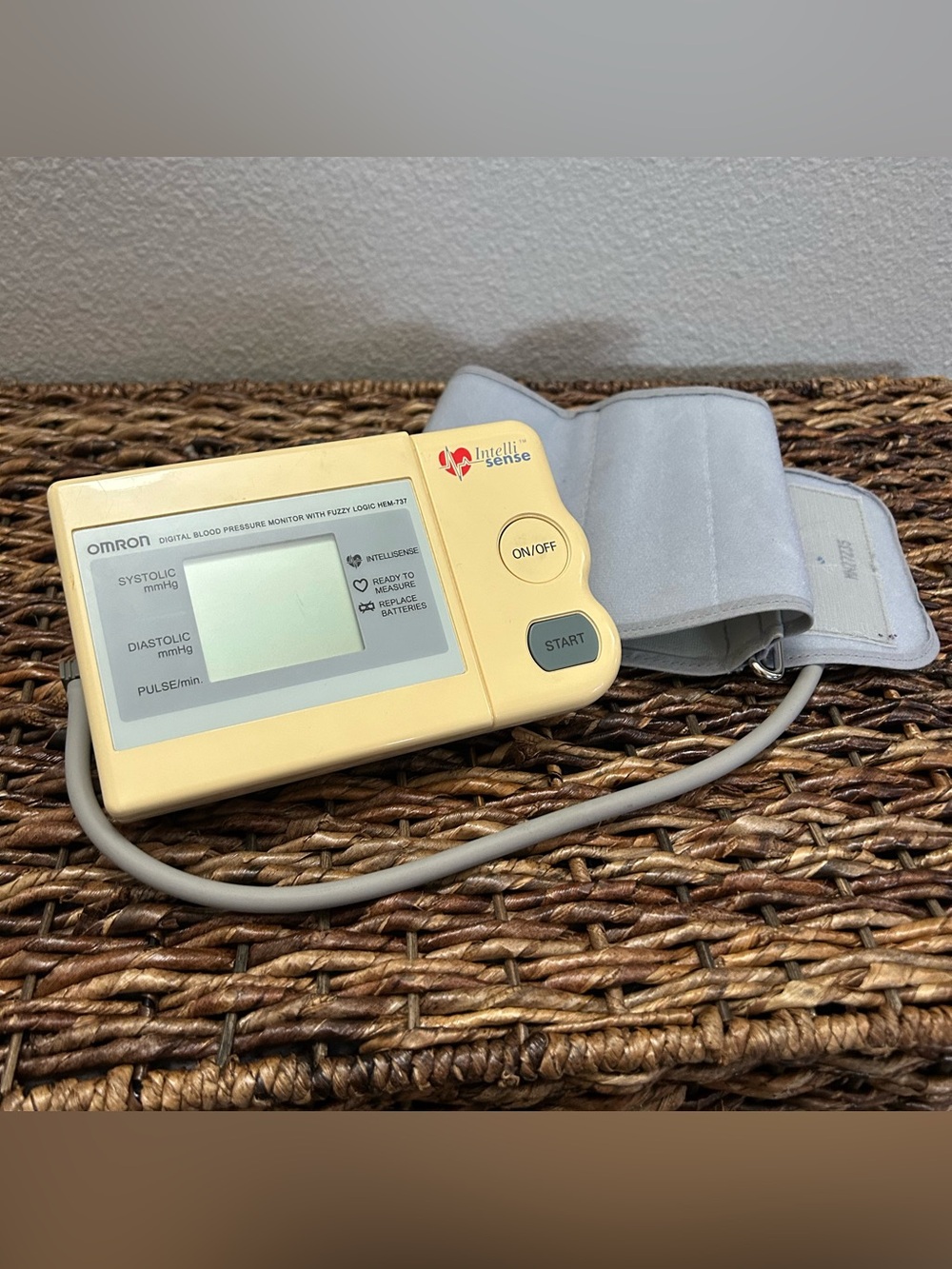 Omron Digital Blood Pressure Monitor Bronze Working HEM-737 Bag Included
